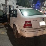 Se le atraviesa un poste de la CFE en pleno Centro