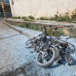 Motocicleta se incendia en pleno centro de Tuxpan; dueño logra ponerse a salvo