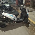 Joven de 15 años se impacta contra camioneta RAM en la colonia El Escudero; resulta con lesiones leves