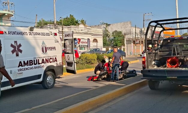 Choque por alcance debajo del Puente Tuxpan deja a motociclista lesionado