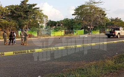 Homicidio en el estacionamiento de la escuela Manuel C. Tello; víctima era empleado de la CFE