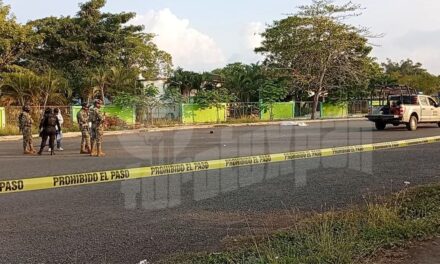 Homicidio en el estacionamiento de la escuela Manuel C. Tello; víctima era empleado de la CFE