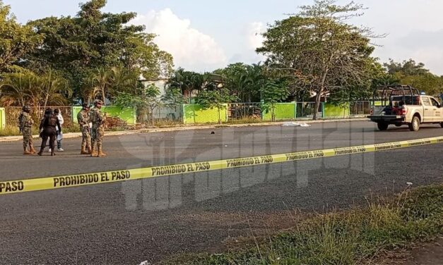 Homicidio en el estacionamiento de la escuela Manuel C. Tello; víctima era empleado de la CFE