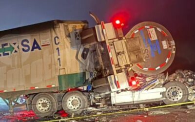 Tráiler y pipa se estrellan en la México–Tuxpan; muere chofer y cierran la vía