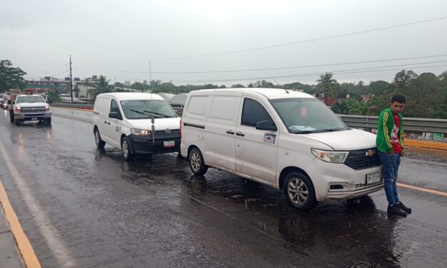 Le dan por «Detroit» subiendo el puente