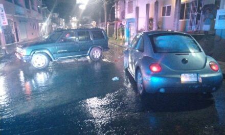 Mientras usted dormía: Choque por maniobra de reversa deja daños materiales en Zapote Gordo