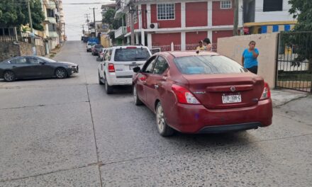 Accidente vial deja personas con lesiones leves en la colonia Rosa María