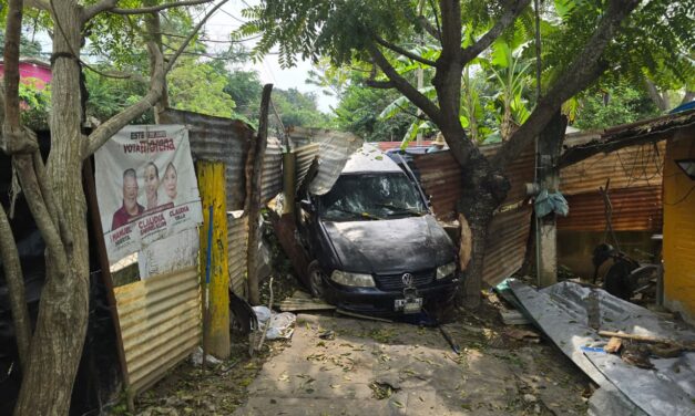 Pointer se va contra una casa en la colonia Ochoa