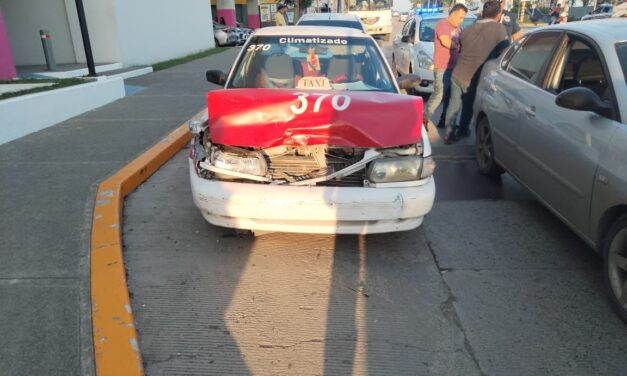 Choque por alcance frente a Liverpool deja dos mujeres lesionadas en el bulevar Tuxpan–Tampico