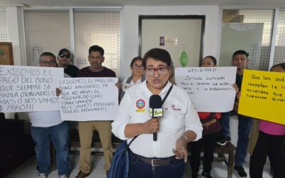 Trabajadores de Salud se manifiestan en el Hospital IMSS-Bienestar “Emilio Alcázar” de Tuxpan