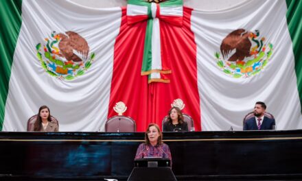 Cortina asiste a la comparecencia de rendición de cuentas de la gobernadora Rocío Nahle