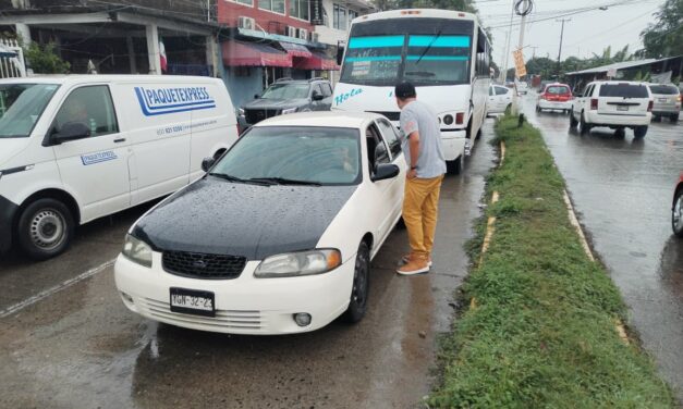 Choque entre autobús y automóvil deja un lesionado leve en el libramiento de Tuxpan