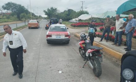 Taxi colisiona con motocicleta en la carretera Tuxpan–Tamiahua; un lesionado leve