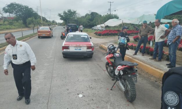 Taxi colisiona con motocicleta en la carretera Tuxpan–Tamiahua; un lesionado leve