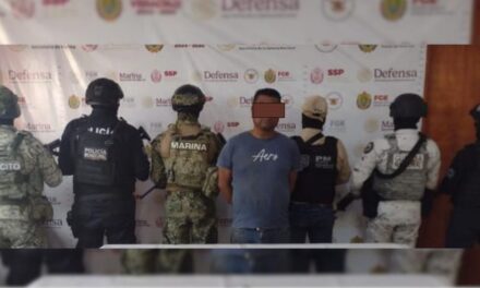 Aseguran sustancias ilícitas y detienen a un hombre en cateo autorizado por juez