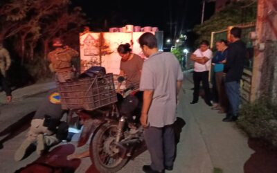 Motociclista resulta lesionado tras chocar por alcance en la colonia Los Pinos