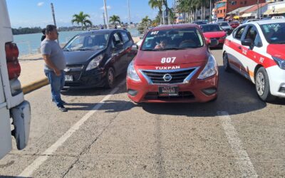 Par de vecinos de TULIPANES chocan en el centro