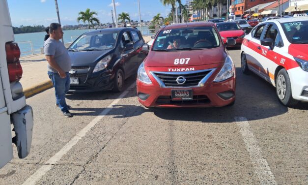 Par de vecinos de TULIPANES chocan en el centro