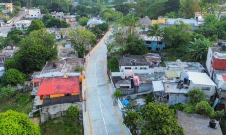Gobierno de Tuxpan inaugura 2 obras de pavimentación con concreto hidráulico y otra de guarniciones y banquetas