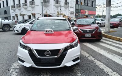 Choque ligero matutino provoca breve caos vial en el Centro de Tuxpan