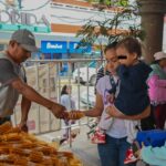 Se llevó a cabo la entrega de velitas en presidencia, para fomentar la tradición del Niño Perdido