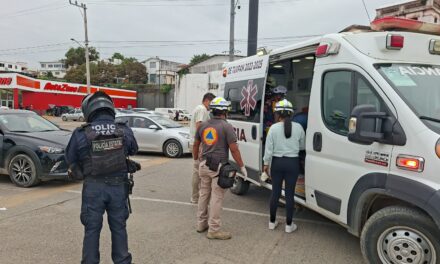 Mujer de la tercera edad, grave tras atropellamiento