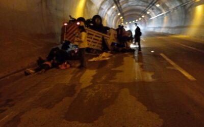 Trágica volcadura en el túnel Las Pilas deja un muerto y siete heridos