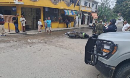 Invasión de carril provoca choque y deja a motociclista lesionada en la Rosa María