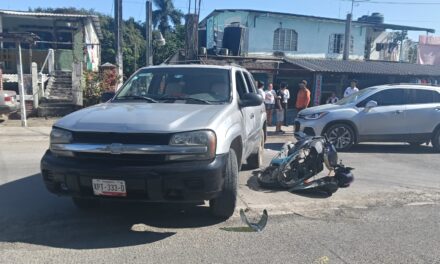 Chocan en Las Américas: Otro motociclista con lesiones leves