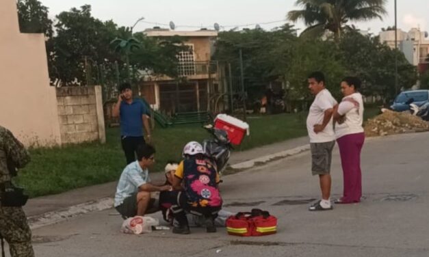 Menor resulta estable tras derrapar en moto frente a OXXO de Cabo Rojo