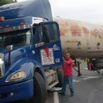 Pipa de gas se queda sin frenos y bloquea parcialmente la México–Tuxpan