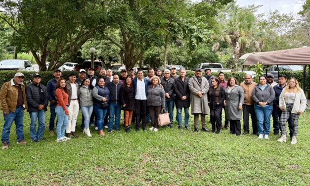 El Regidor Cuarto René Cruz Cortés reconoce labor periodística en Tuxpan