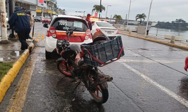 Accidente por alcance deja solo daños materiales en el bulevar Jesús Reyes Heroles