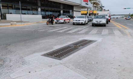 Alcalde de Tuxpan supervisa obra de alcantarillado de alta durabilidad en el centro de la ciudad