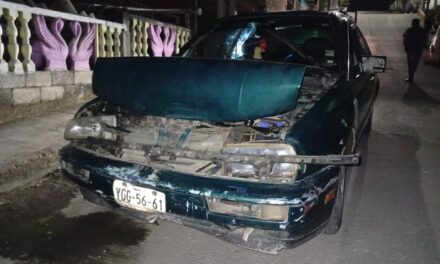 Aprendiz de Taxista choca en la Ochoa
