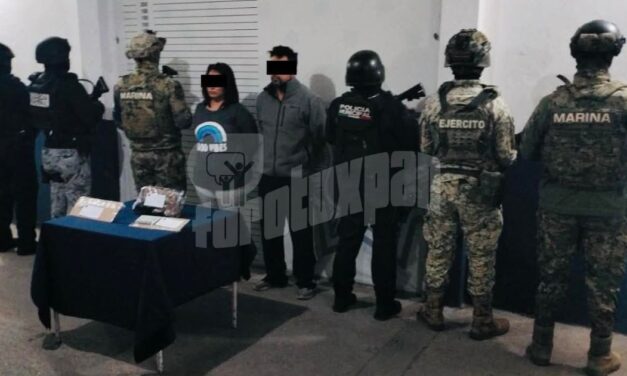 Caen dos con presunta droga en pleno centro de Tuxpan durante operativo de seguridad