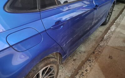Maniobra en reversa provoca colisión en la colonia Centro de Tuxpan; no hubo lesionados