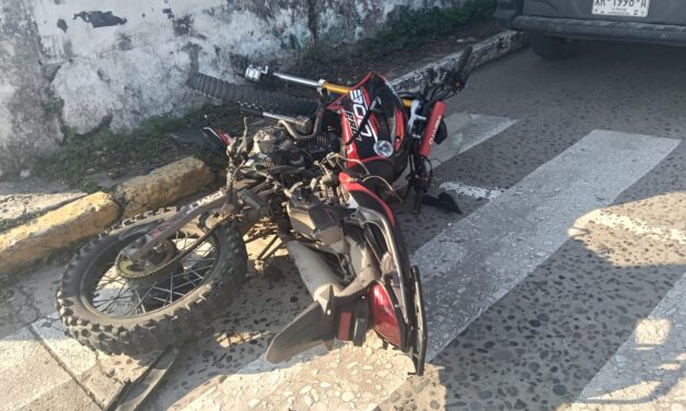 Motociclista resulta lesionado tras fuerte choque en la avenida Independencia