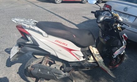 Motociclista se pasa el alto y choca en Santiago de la Peña
