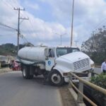 Pipa de Mizu pierde el control y se impacta contra barandal del Tenechaco 3; hay un lesionado