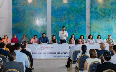 El alcalde Daniel Cortina, entrega nombramientos a directores y coordinadores del Ayuntamiento de Tuxpan