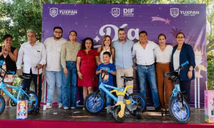 Ayuntamiento de Tuxpan y DIF Municipal llevan festejo de Día de Reyes a Laja de Colomán