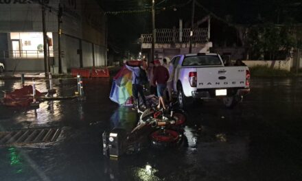 Mientras dormías: Motociclista resulta lesionado tras choque en avenida Cuauhtémoc