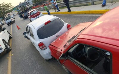 Carambola en Santiago de la Peña deja tres vehículos severamente dañados