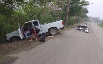 La «Paloma» se sale del camino y queda encallada en la carretera a Cobos