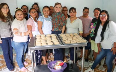 Presidenta del DIF Tuxpan visita a beneficiarias de proyectos productivos de panadería