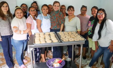 Presidenta del DIF Tuxpan visita a beneficiarias de proyectos productivos de panadería