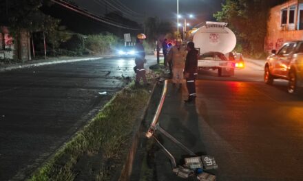 Pierde el control y se impacta contra poste en el libramiento López Mateos; hay un lesionado leve