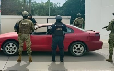 Aseguran vehículo con placas sobrepuestas durante operativo policiaco