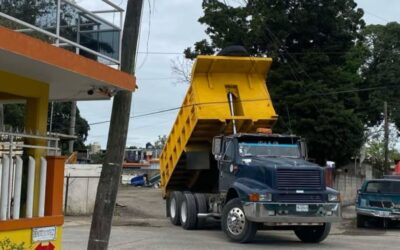 Camión de volteo arranca cables y mufas en Santiago de la Peña; dejan sin servicio a vecinos